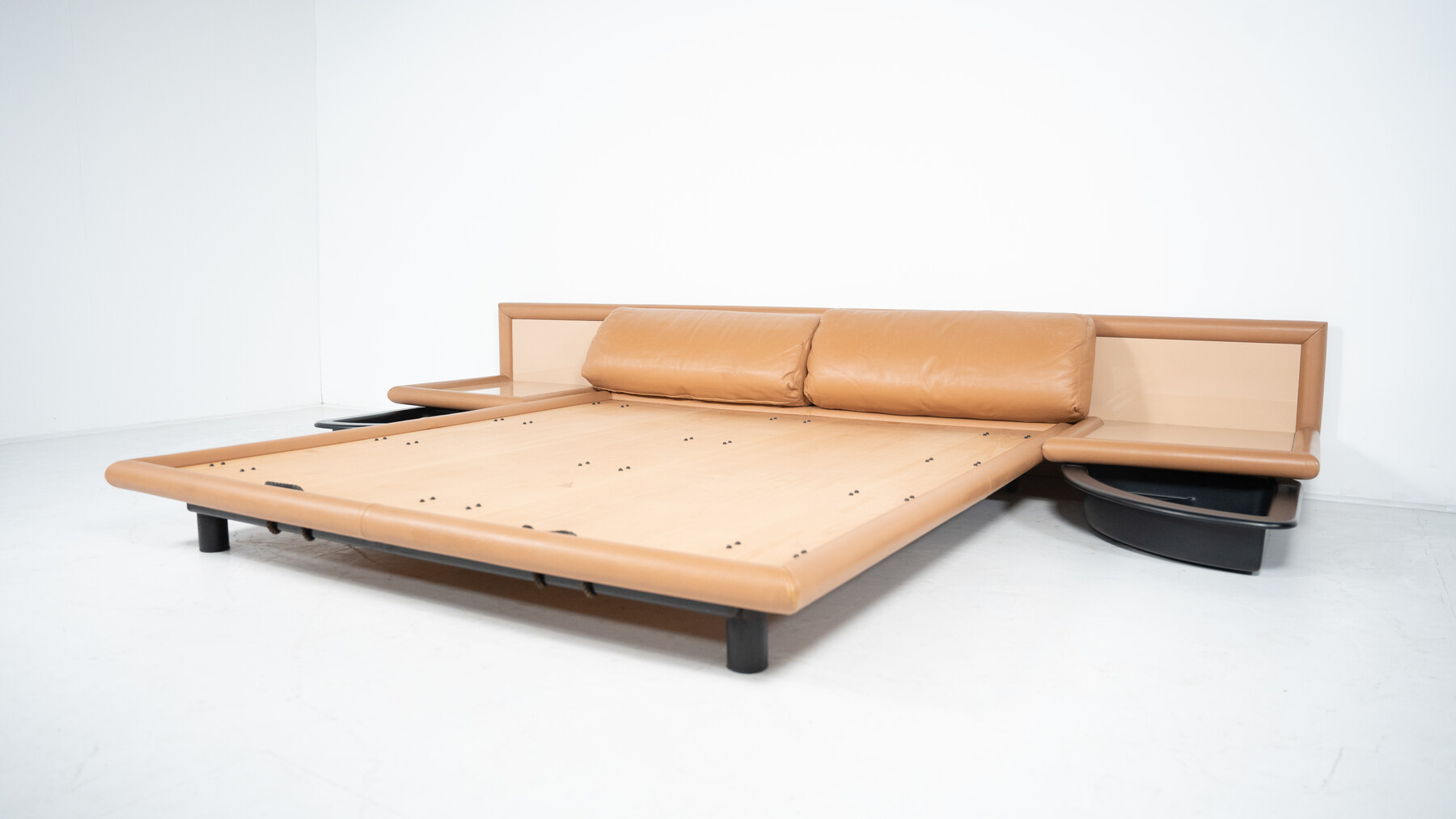 Afra & Tobia Scarpa Leather Bed Model Morna for Molteni, Italy, 1972