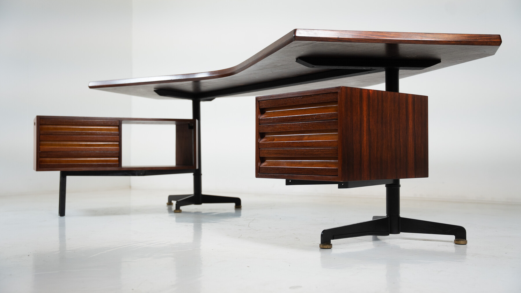 Boomerang T96 Desk by Osvaldo Borsani for Tecno, Italy, 1960s