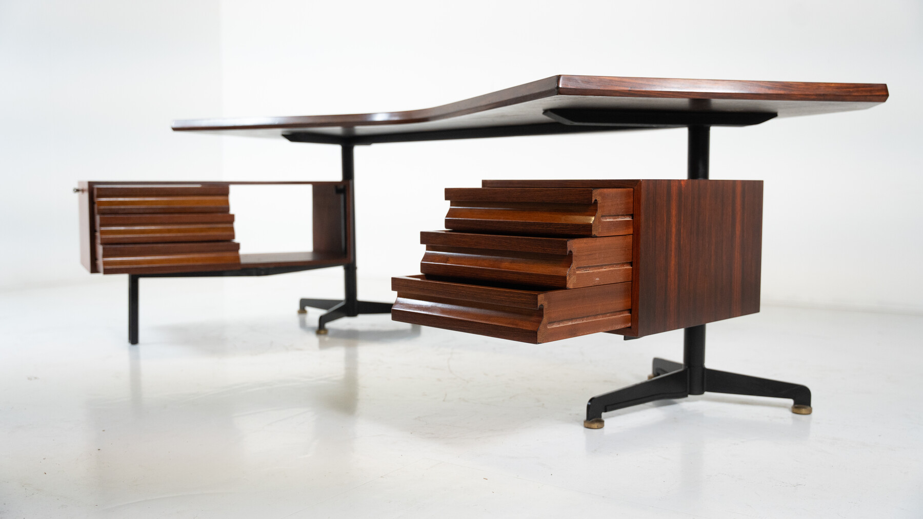 Boomerang T96 Desk by Osvaldo Borsani for Tecno, Italy, 1960s