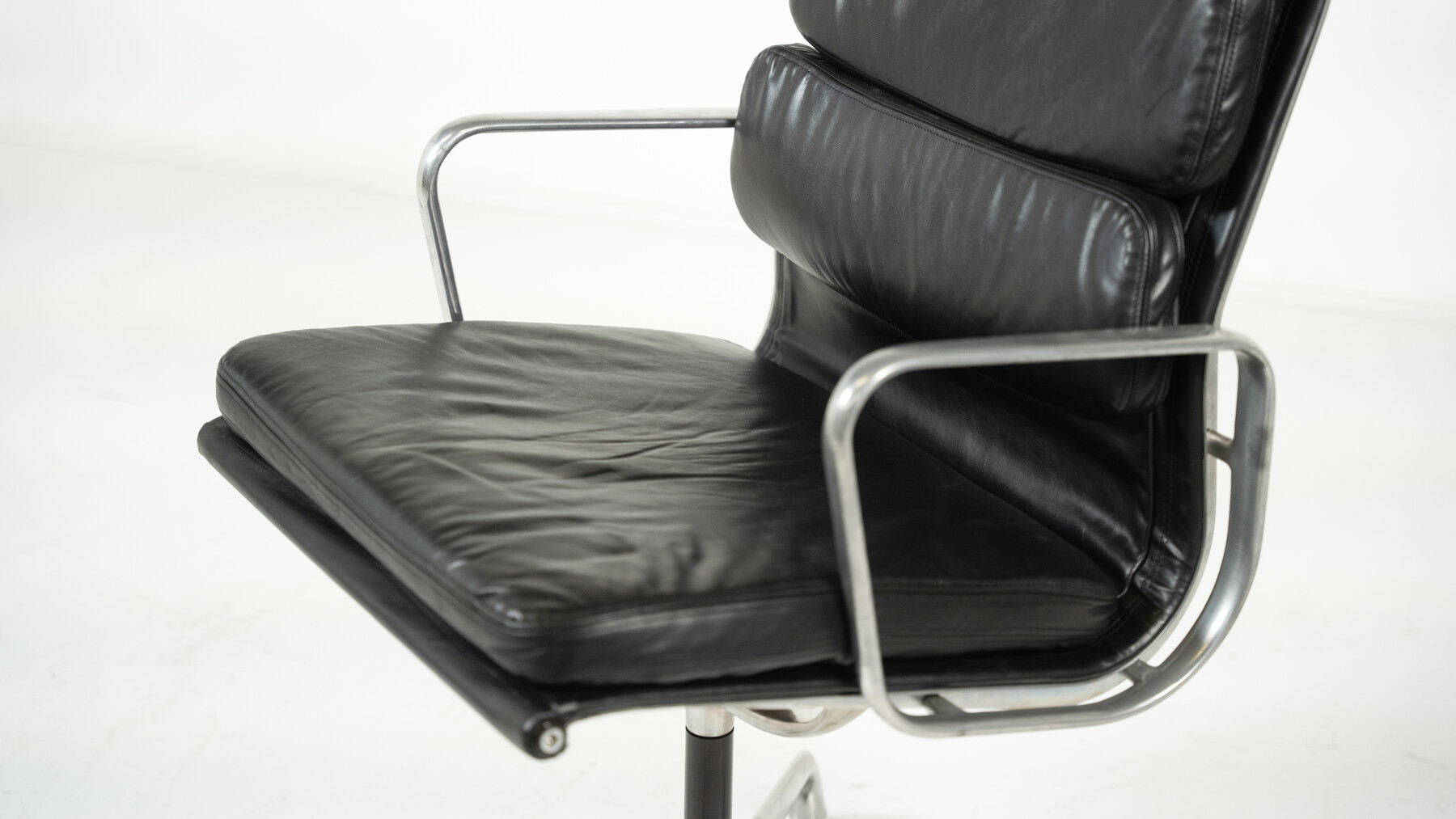 Ea 216 Soft Pad Desk Chair by Charles and Ray Eames