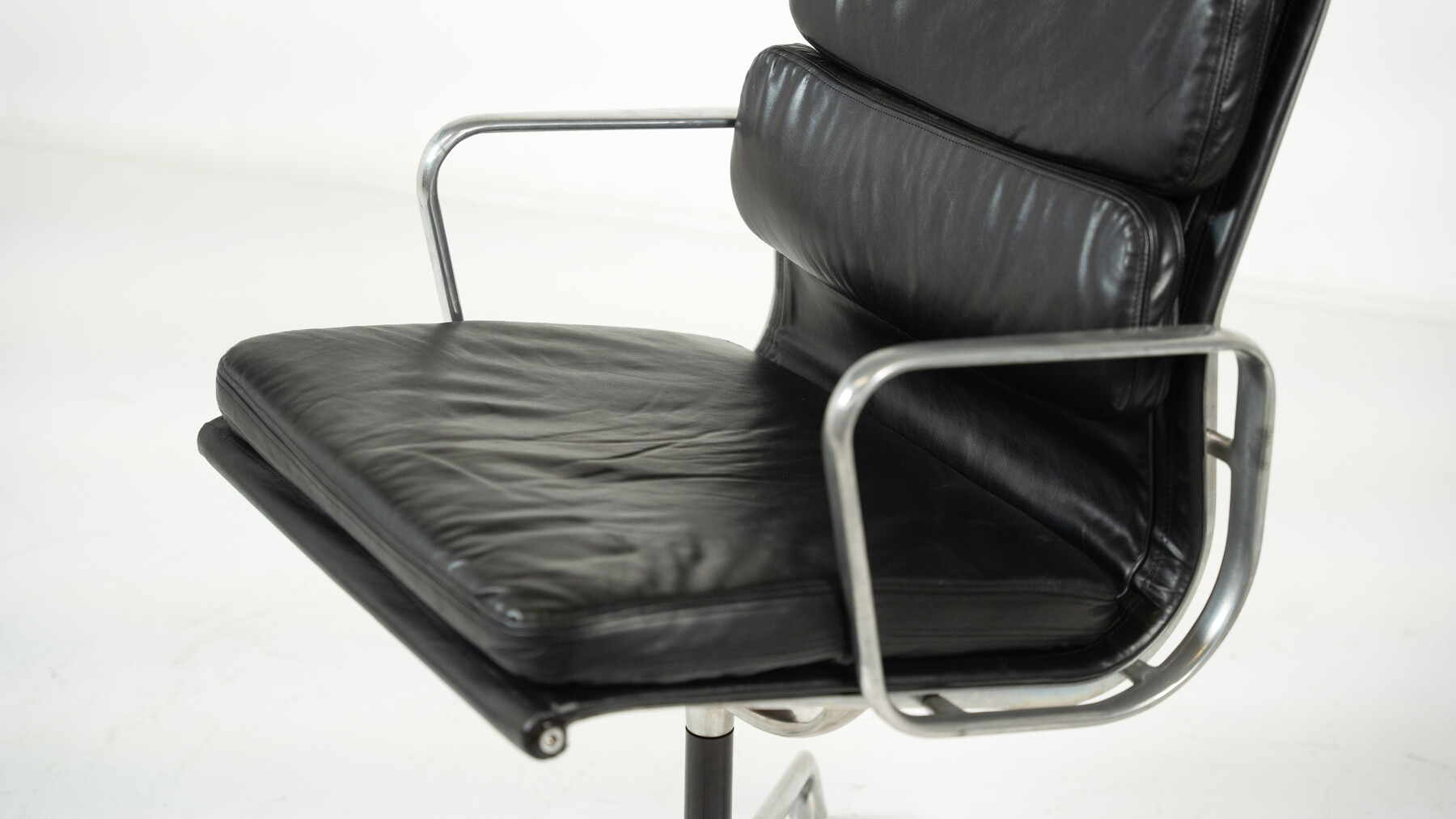 Ea 216 Soft Pad Desk Chair by Charles and Ray Eames