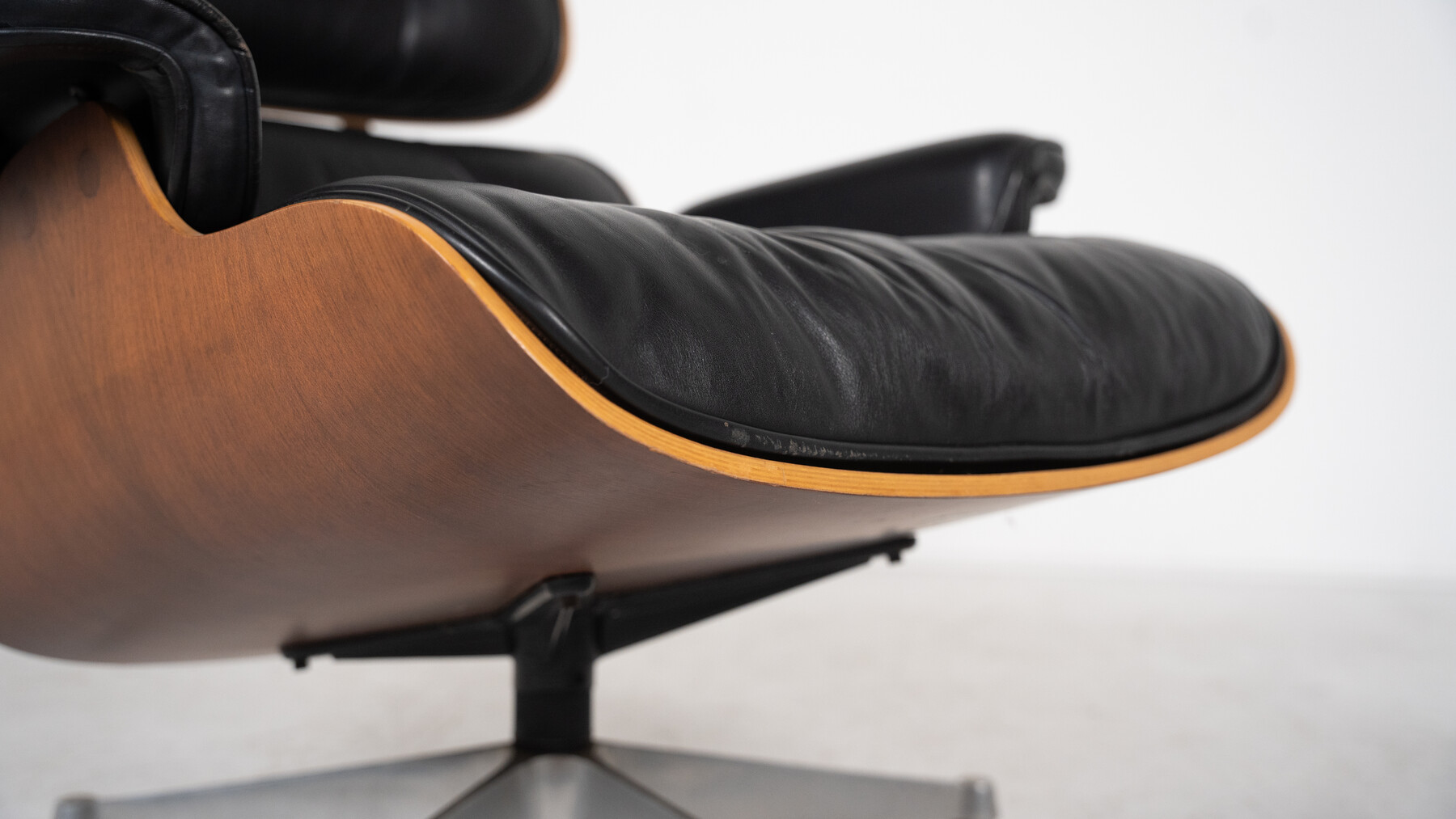 Mid-Century Lounge Chair and Ottoman by Charles & Ray Eames, 1980s