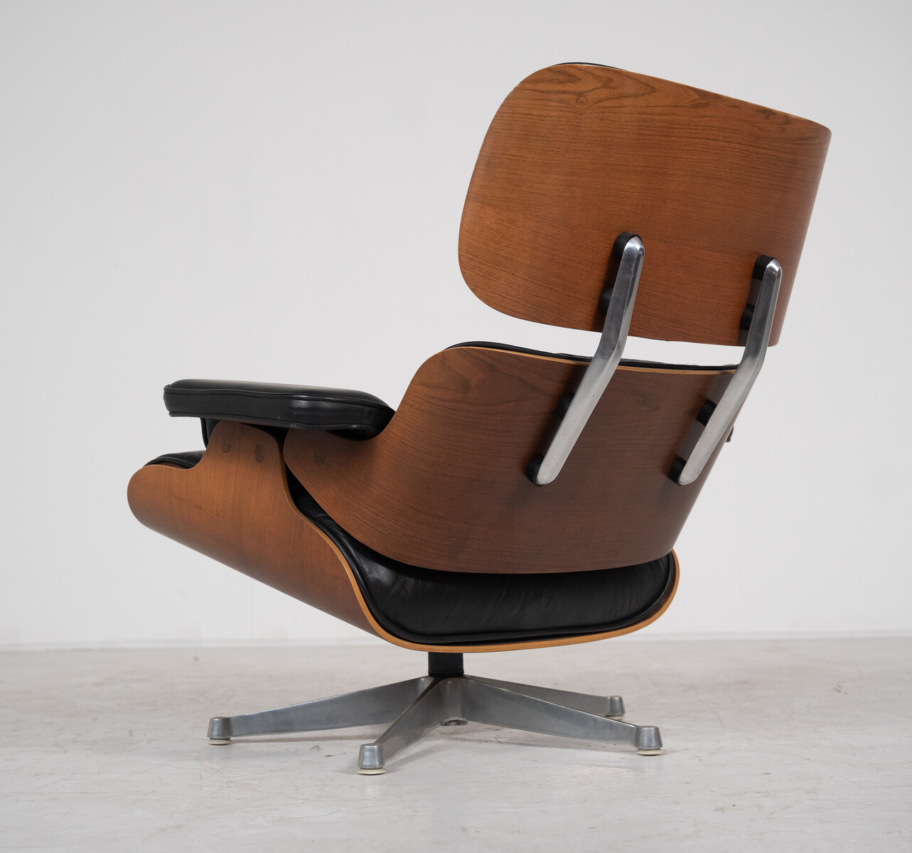 Mid-Century Lounge Chair and Ottoman by Charles & Ray Eames, 1980s