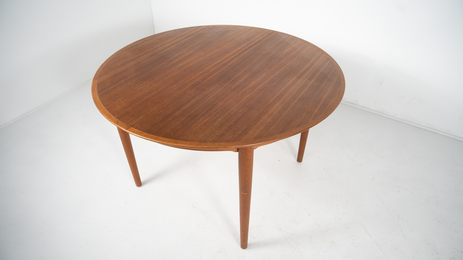 Mid-Century Modern Extendable Dining Table 