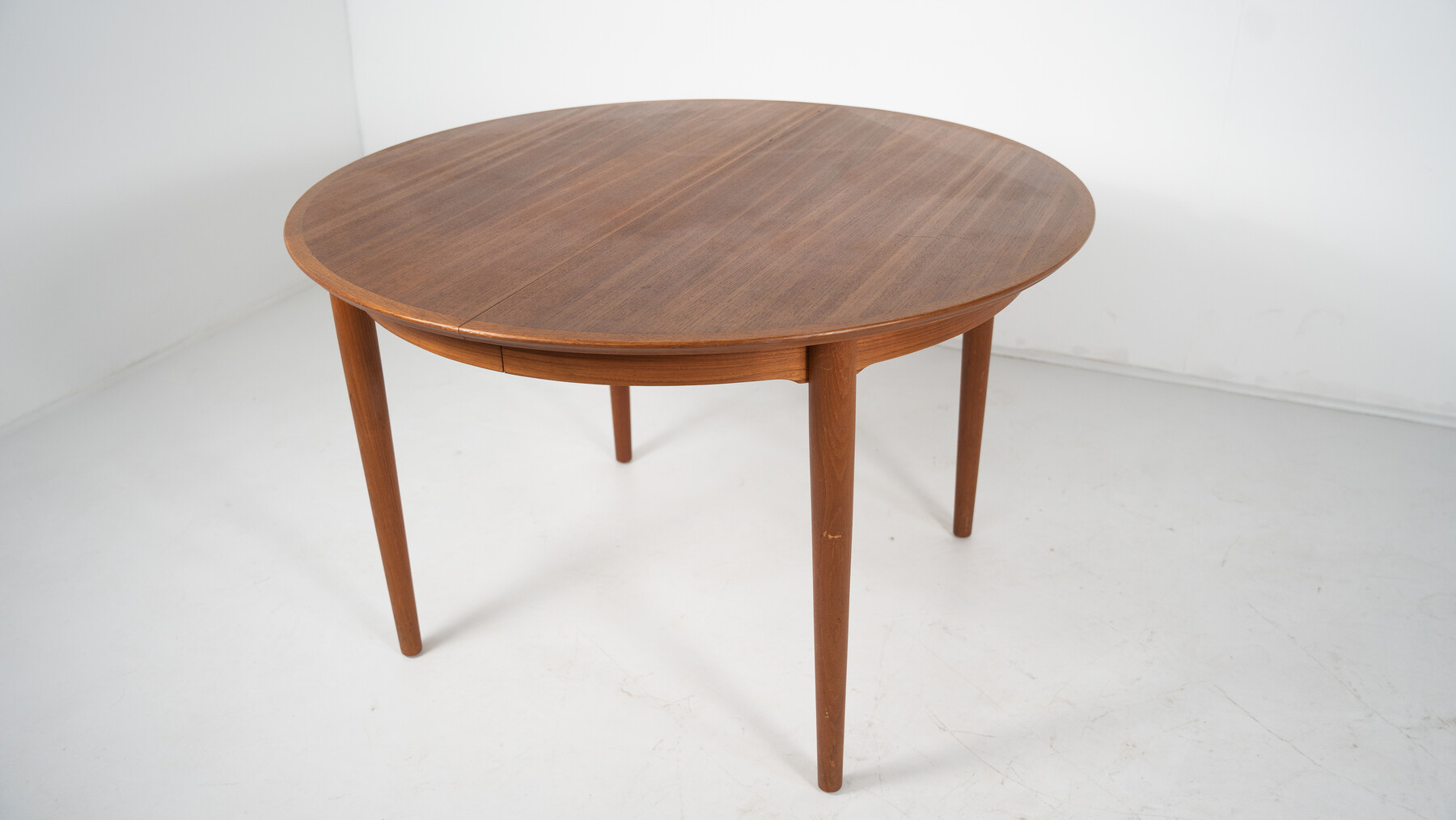 Mid-Century Modern Extendable Dining Table 