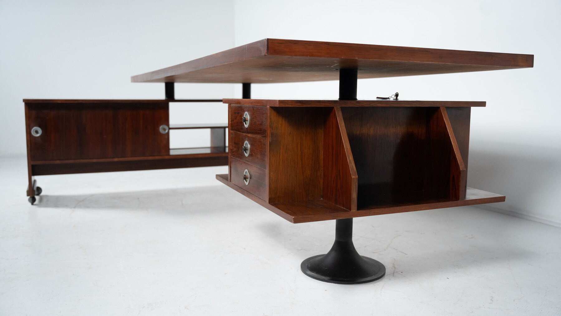 Mid-Century Modern Large Desk with Drawers, Italy, 1960s