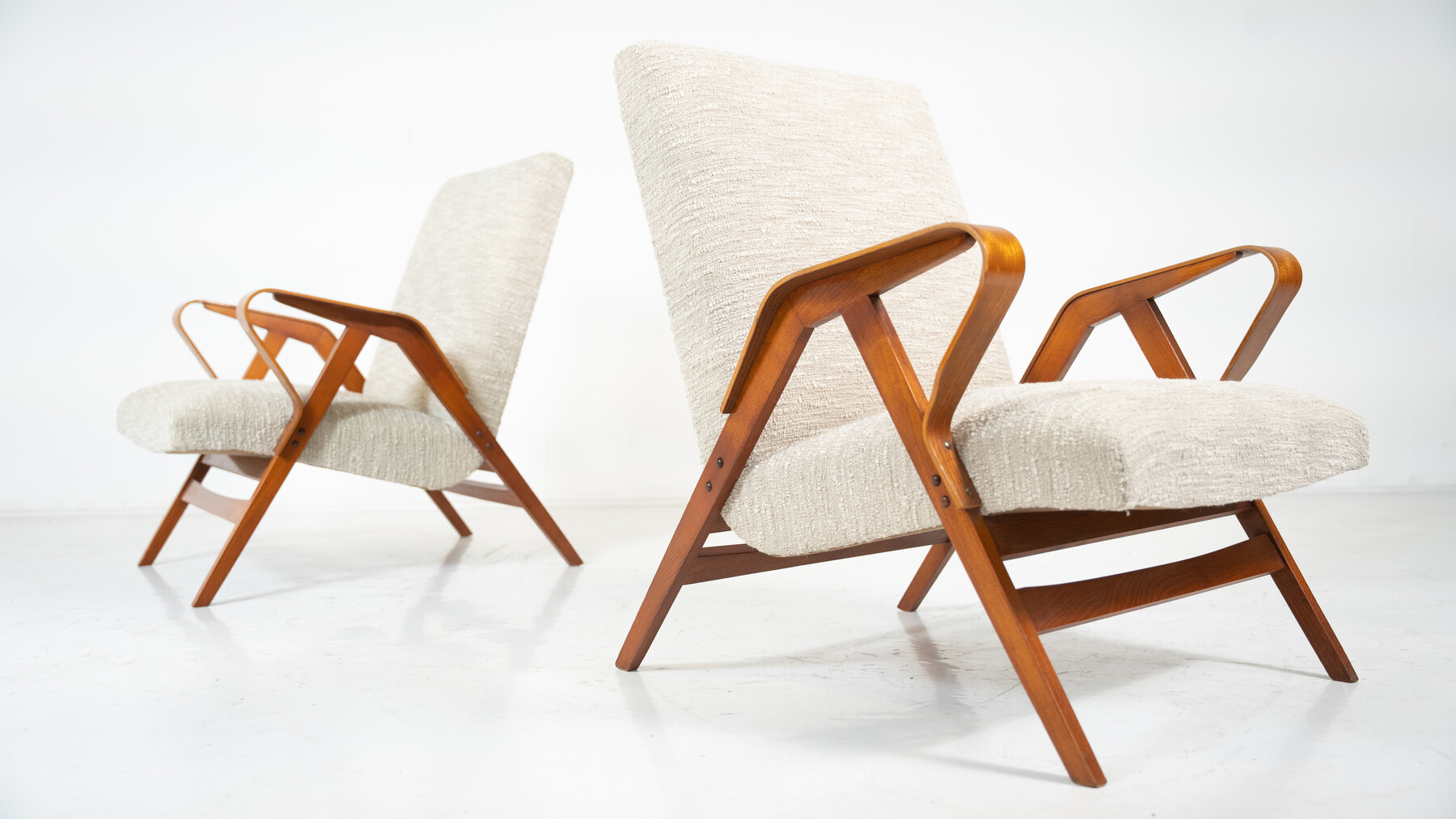 Mid-Century Modern Pair of Armchairs by Frantisek Jirak for Tatra, 1950s - New Uphostery