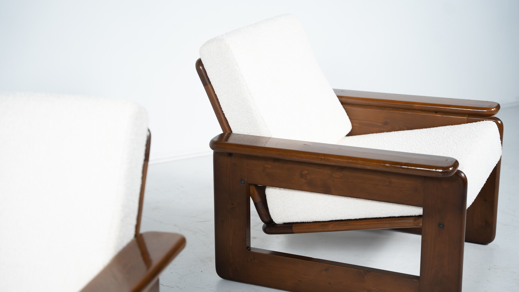 Mid-Century Modern Pair of Armchairs, Italy, 1960s - New Upholstery