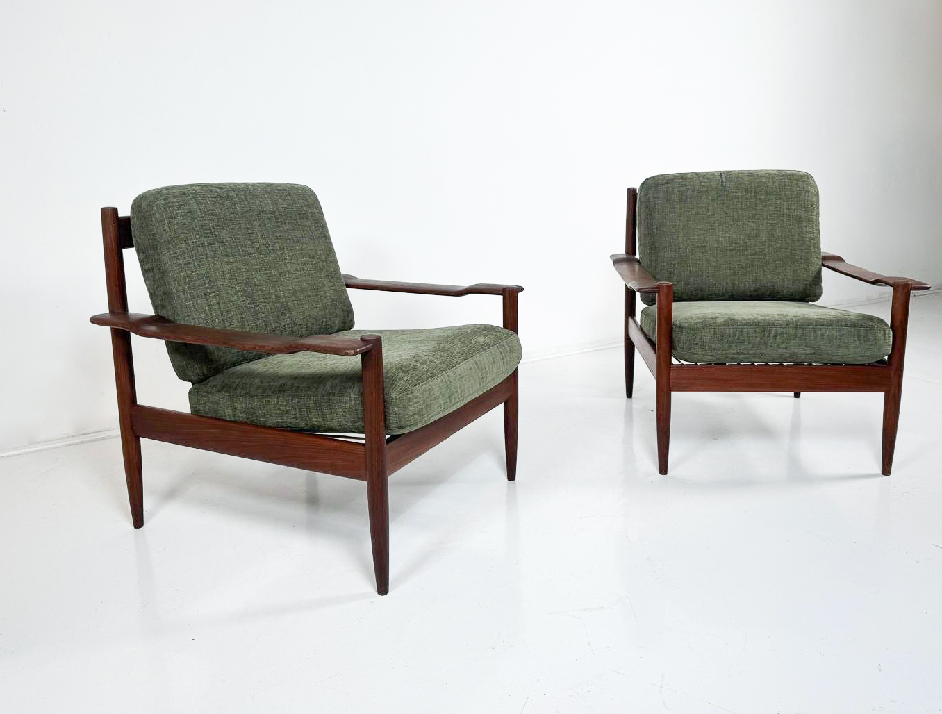 Mid-Century Modern Pair of Armchairs, Teak, 1960s - New Upholstery 