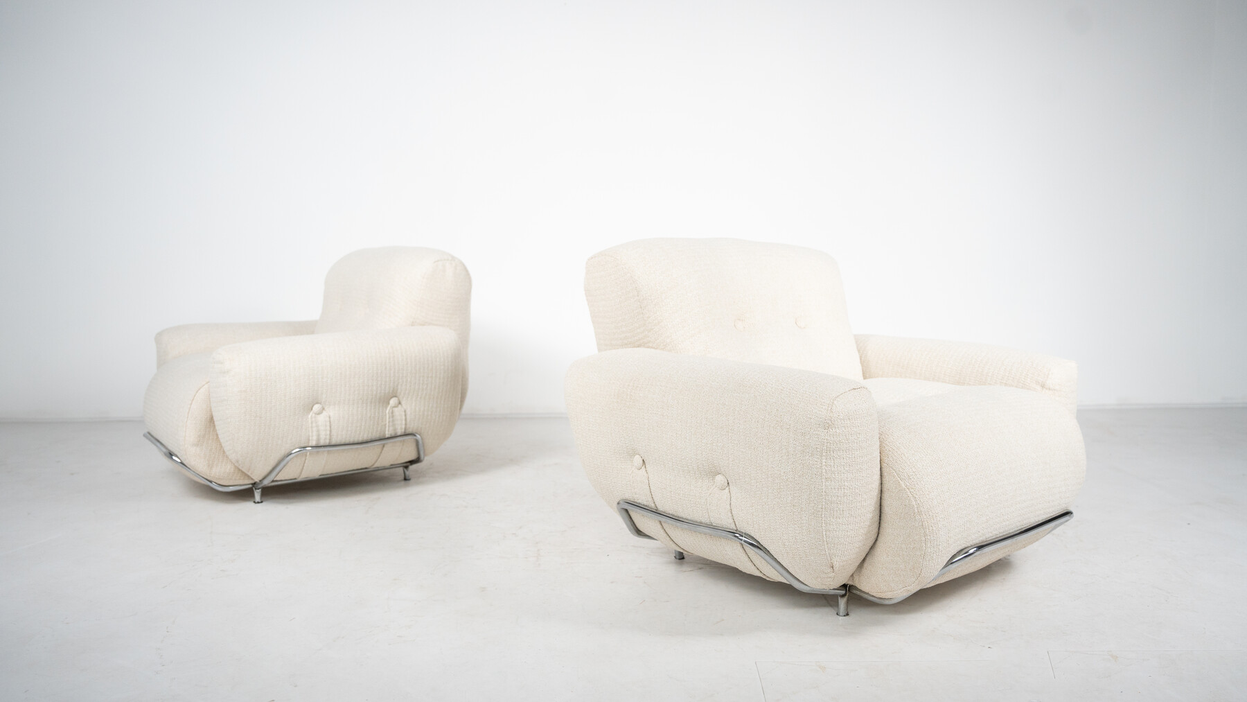 Mid-Century Modern Pair of Italian Armchairs, 1960s - New Upholstery