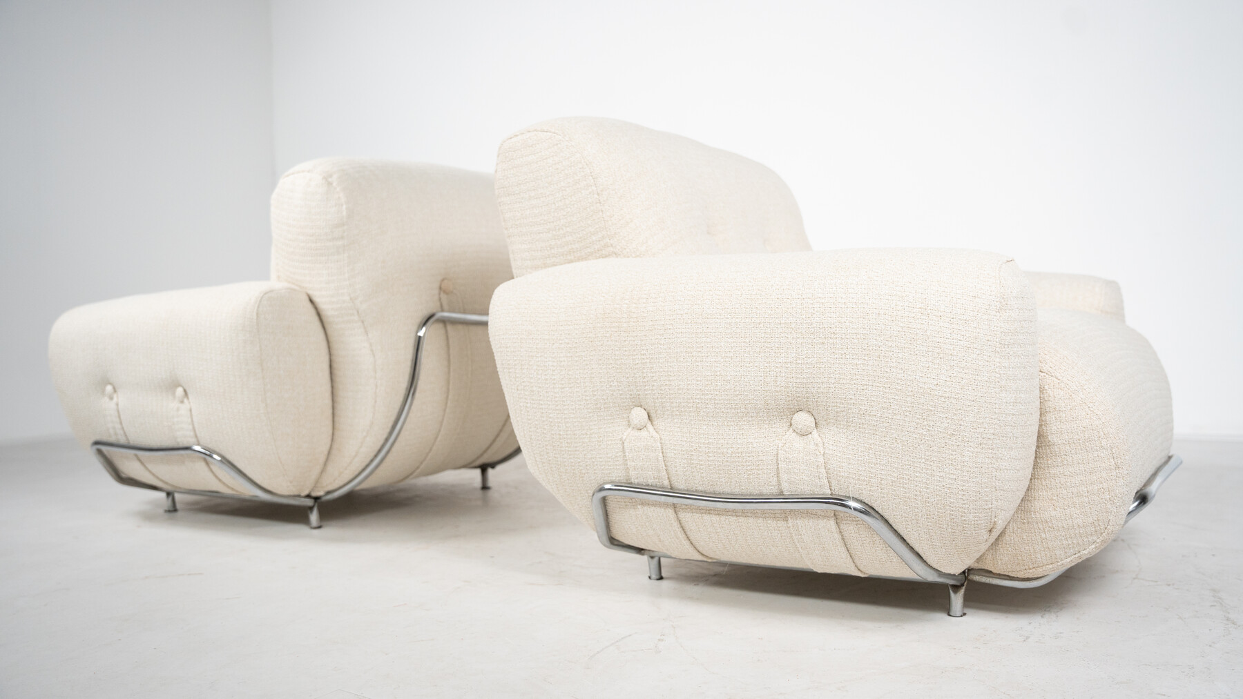 Mid-Century Modern Pair of Italian Armchairs, 1960s - New Upholstery