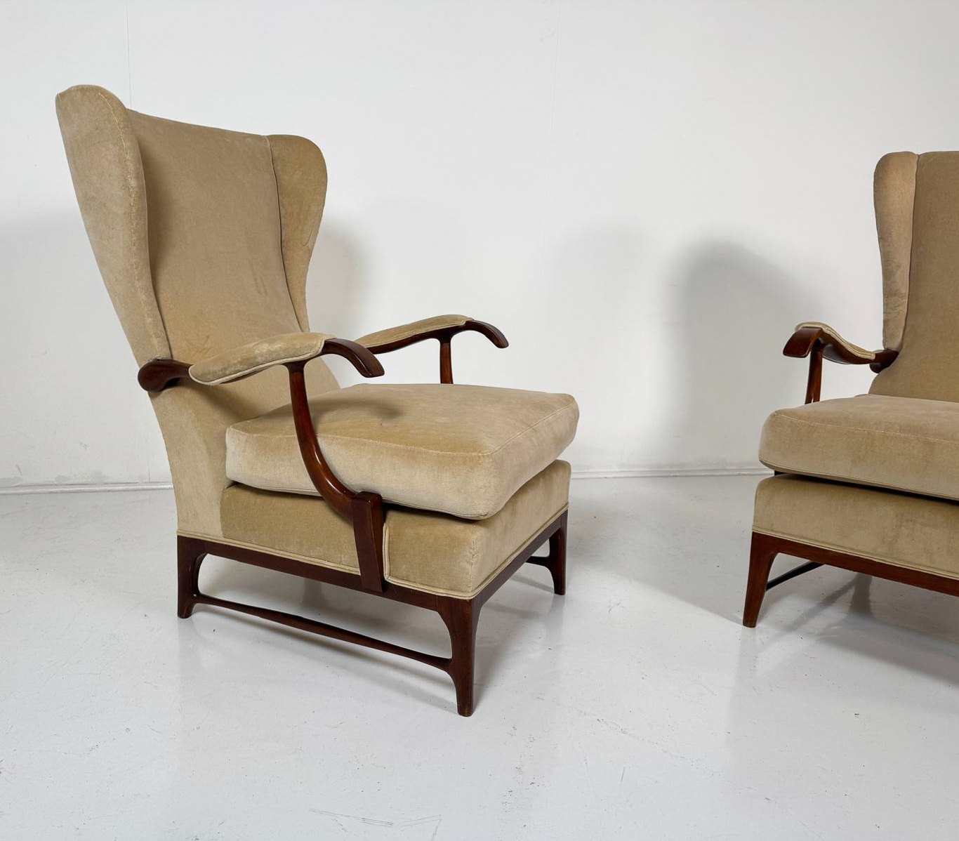 Mid-Century Modern Pair of Paolo Buffa Armchairs, 1950s - New Upholstery