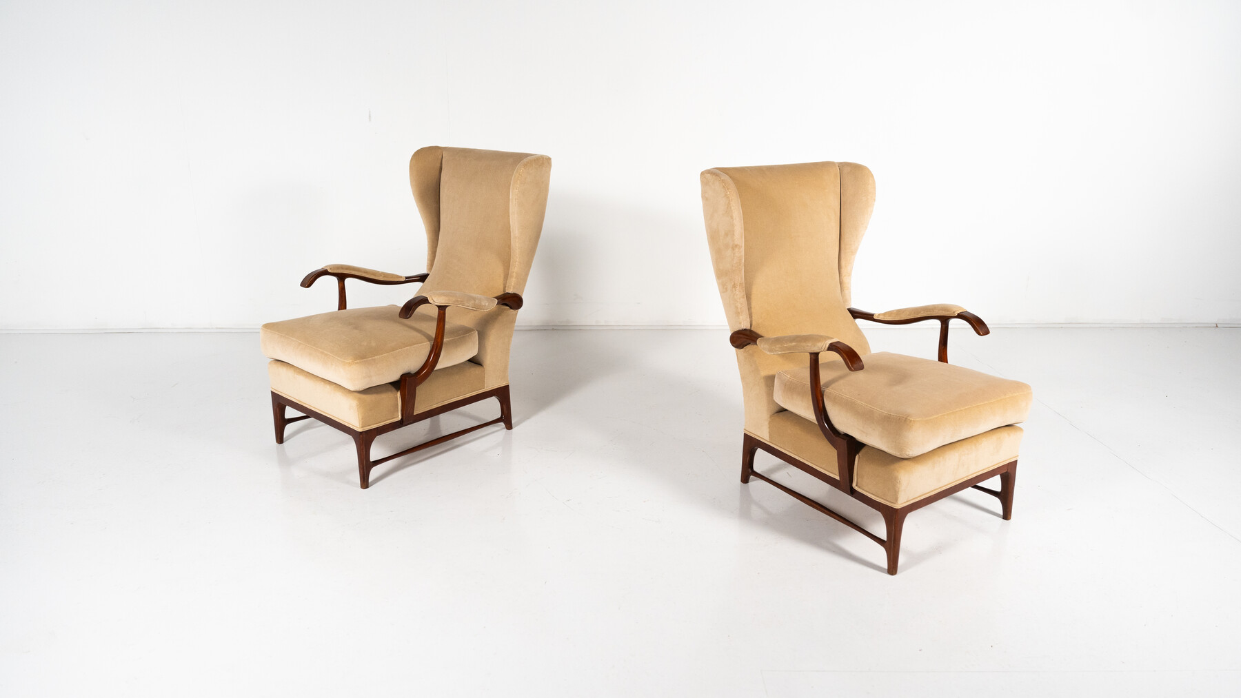 Mid-Century Modern Pair of Paolo Buffa Armchairs, 1950s - New Upholstery