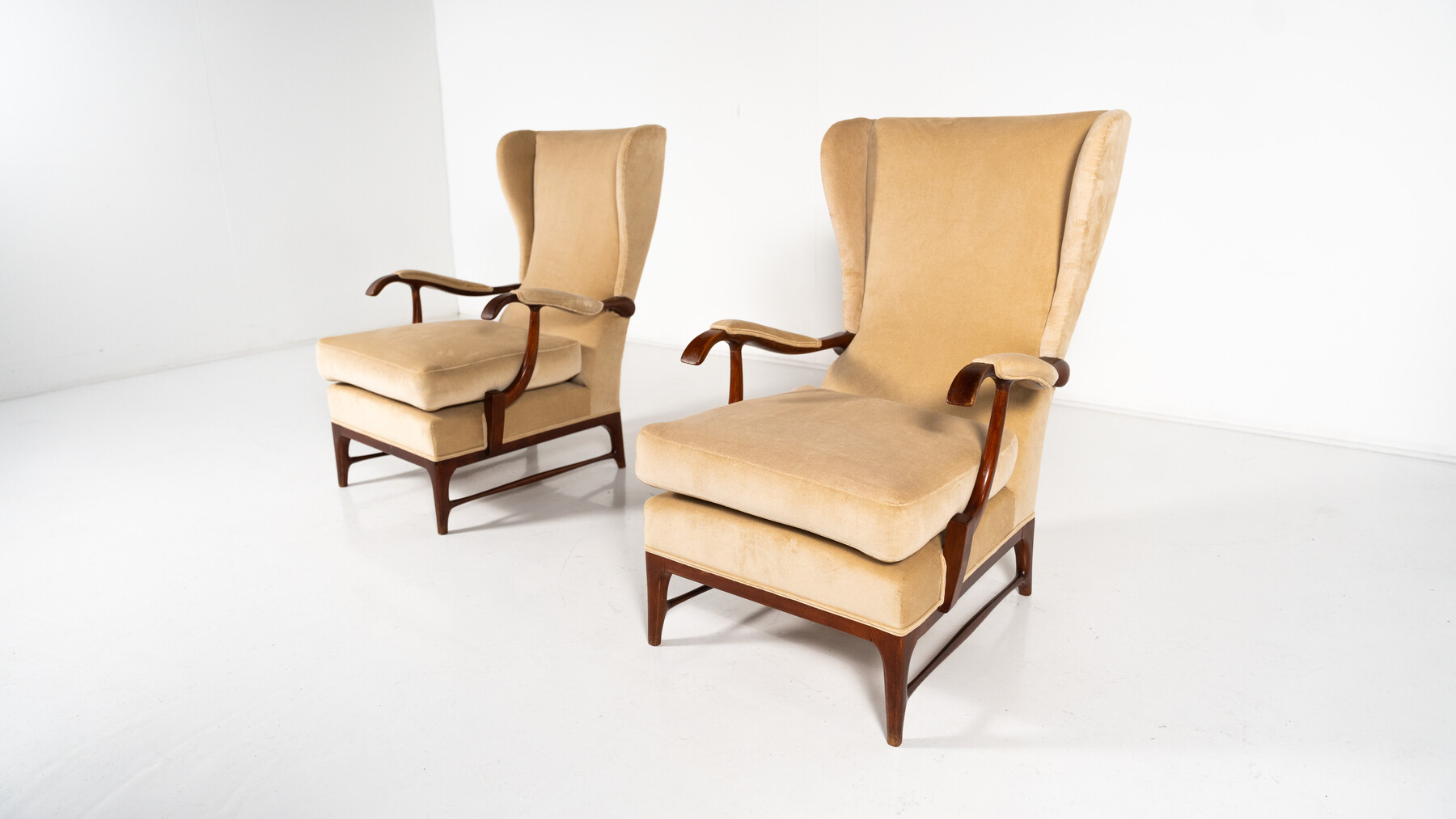 Mid-Century Modern Pair of Paolo Buffa Armchairs, 1950s - New Upholstery