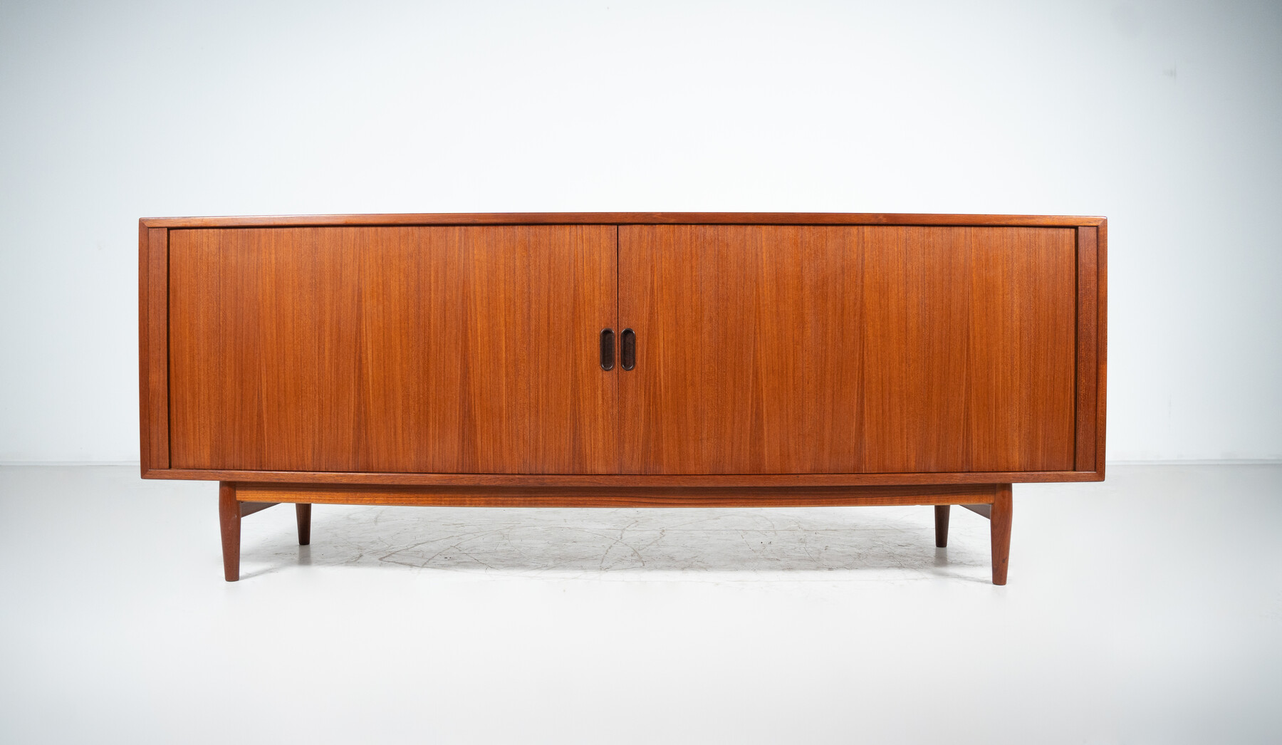 Mid-Century Modern Sideboard Model 37 by Arne Vodder, Sibast