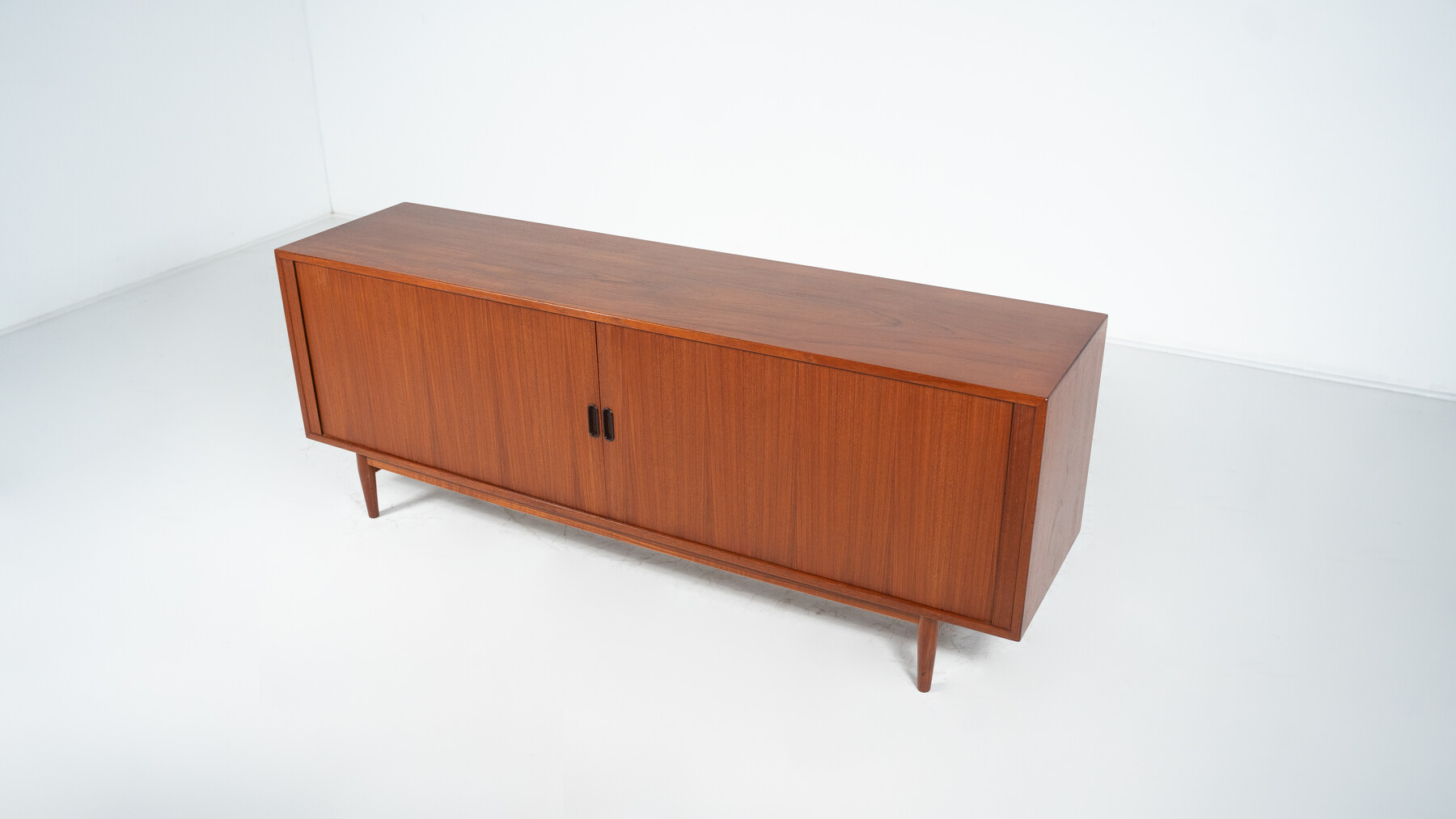 Mid-Century Modern Sideboard Model 37 by Arne Vodder, Sibast