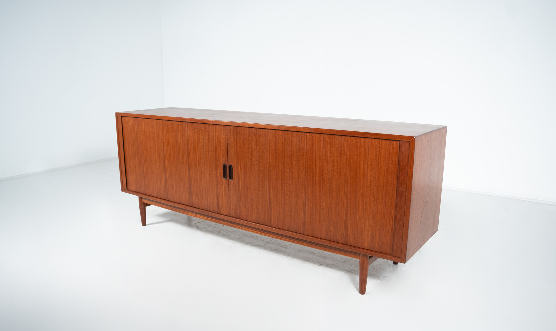 Mid-Century Modern Sideboard Model 37 by Arne Vodder, Sibast