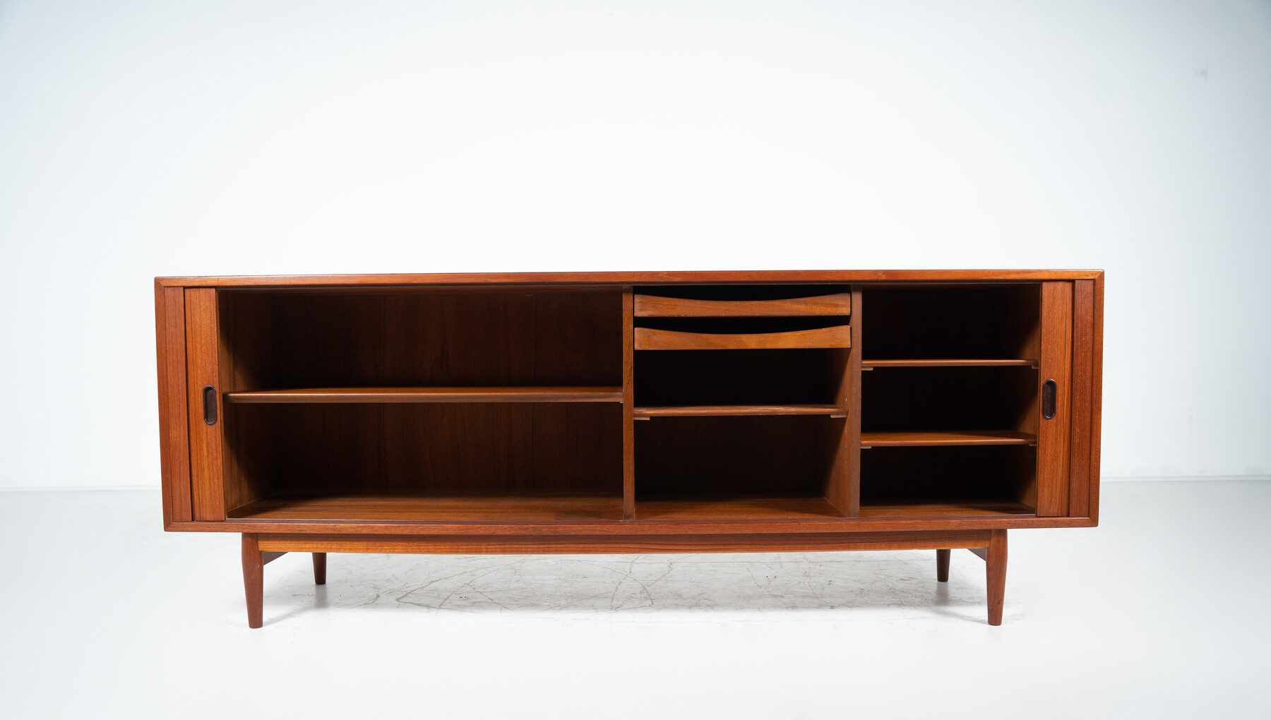 Mid-Century Modern Sideboard Model 37 by Arne Vodder, Sibast