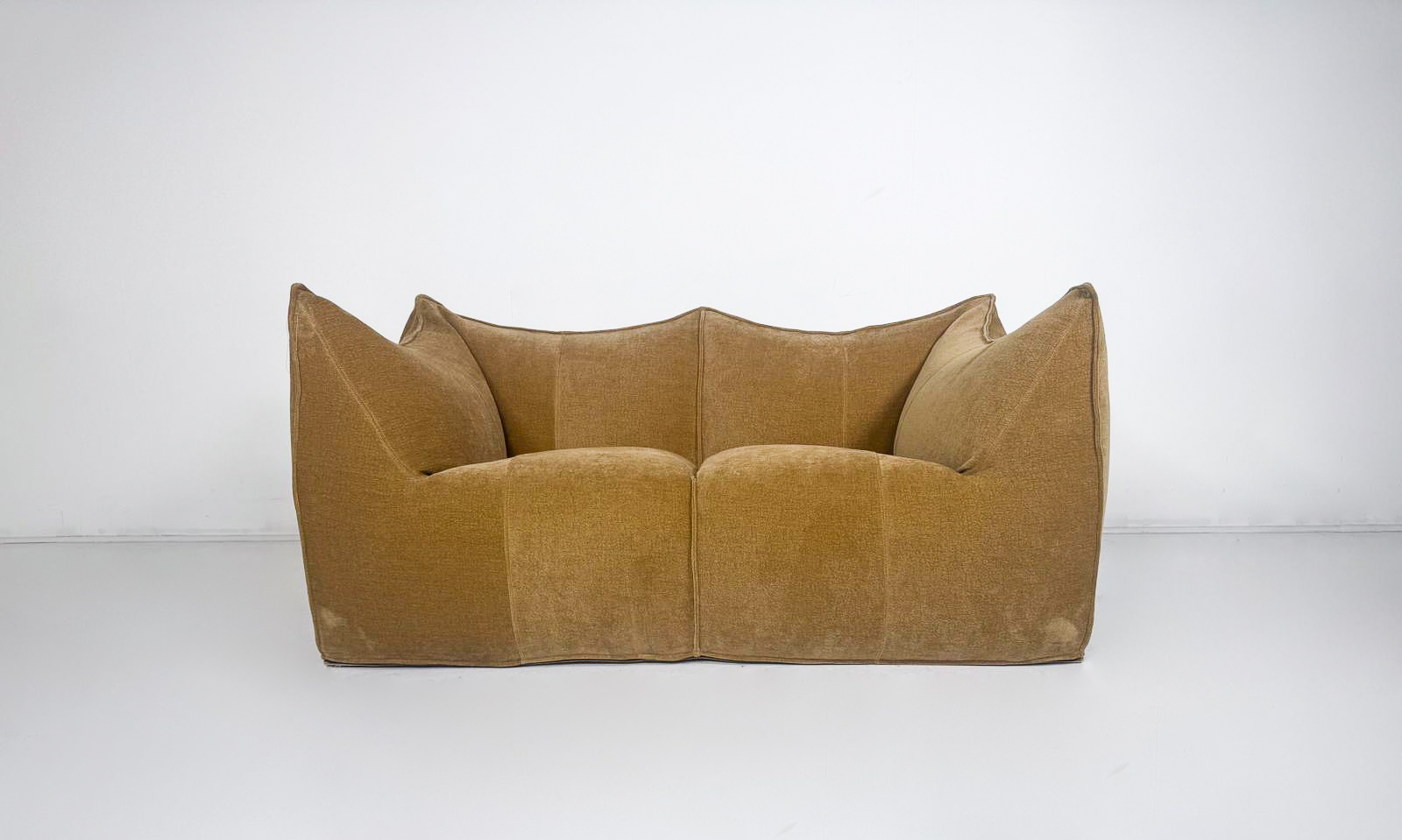 Mid-Century Modern Sofa Model Le Bambole by Mario Bellini, 1970s - New Upholstery