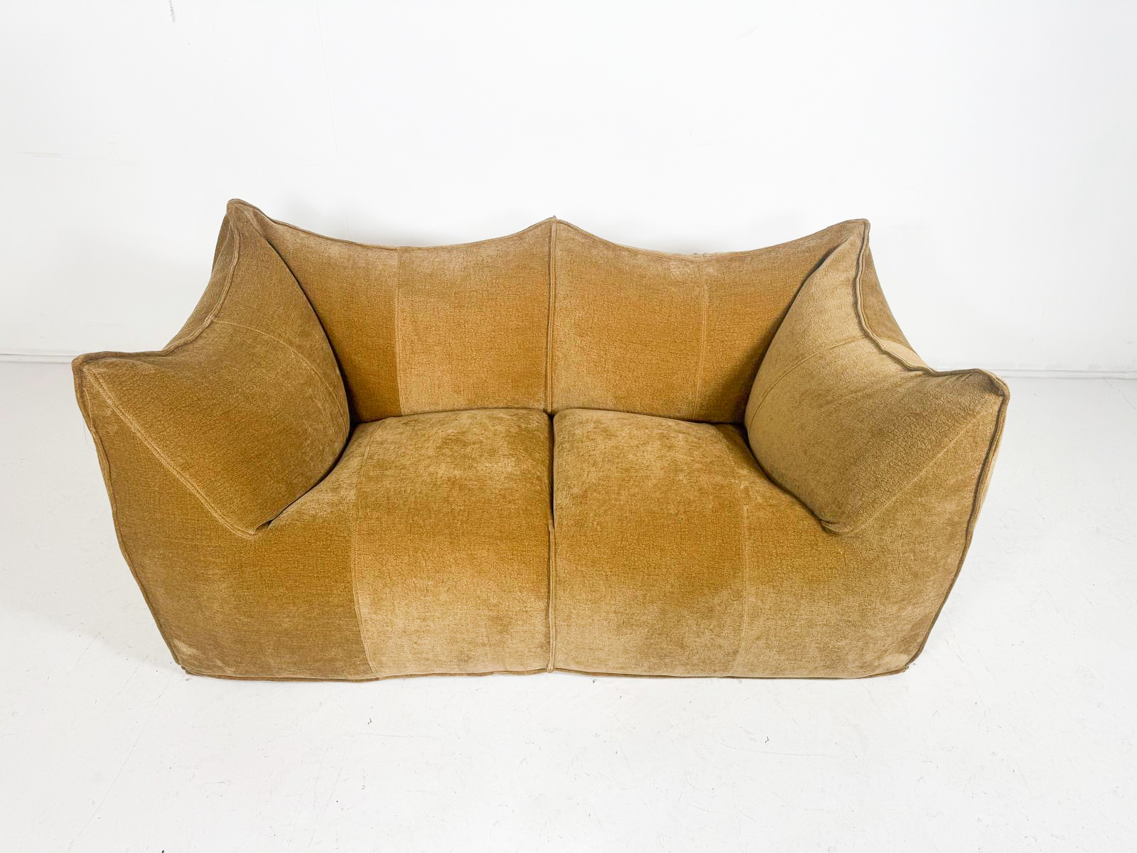 Mid-Century Modern Sofa Model Le Bambole by Mario Bellini, 1970s - New Upholstery