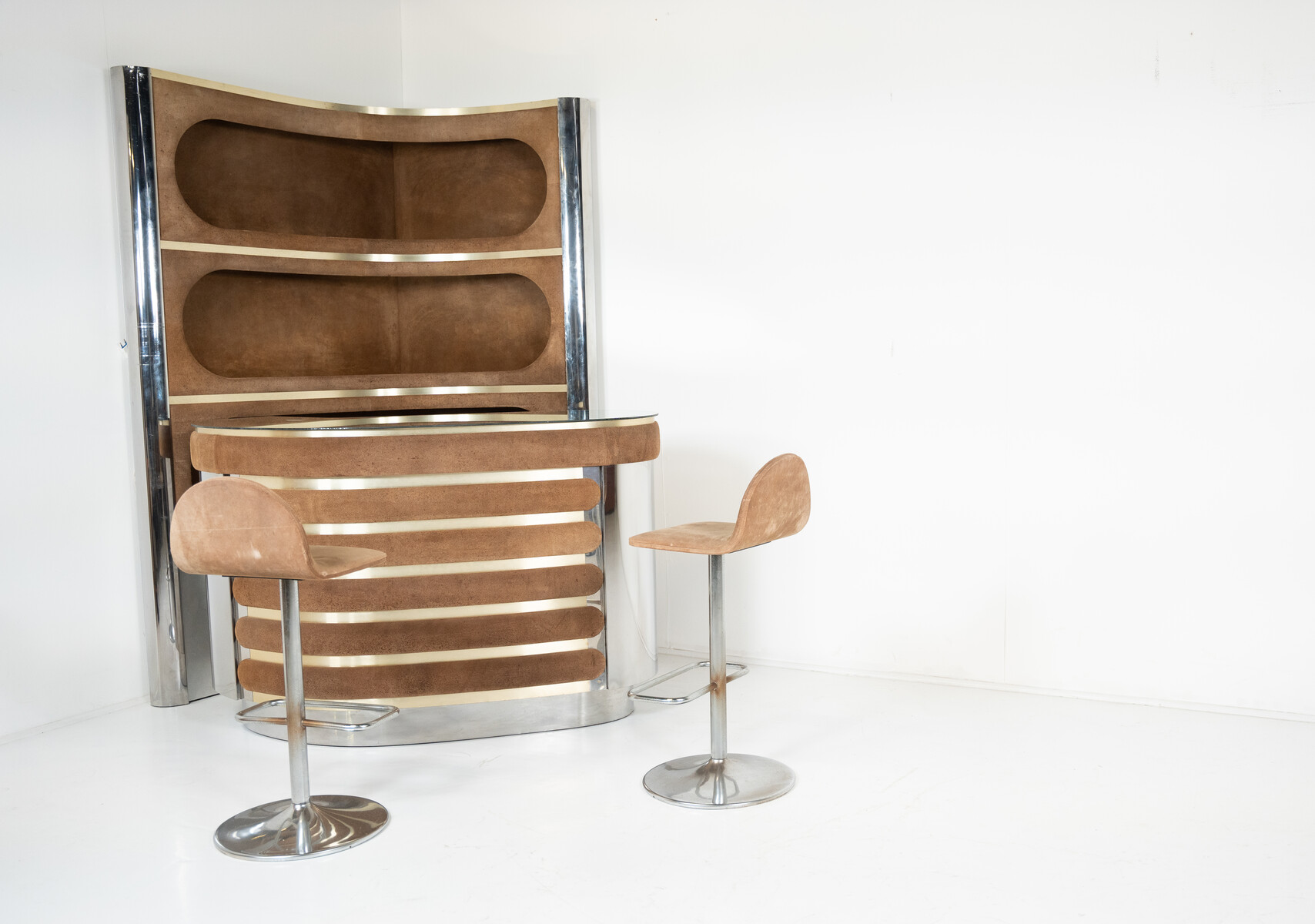 Mid-Century Modern Suede Bar by Willy Rizzo with 2 Stools , Italy, 1970s