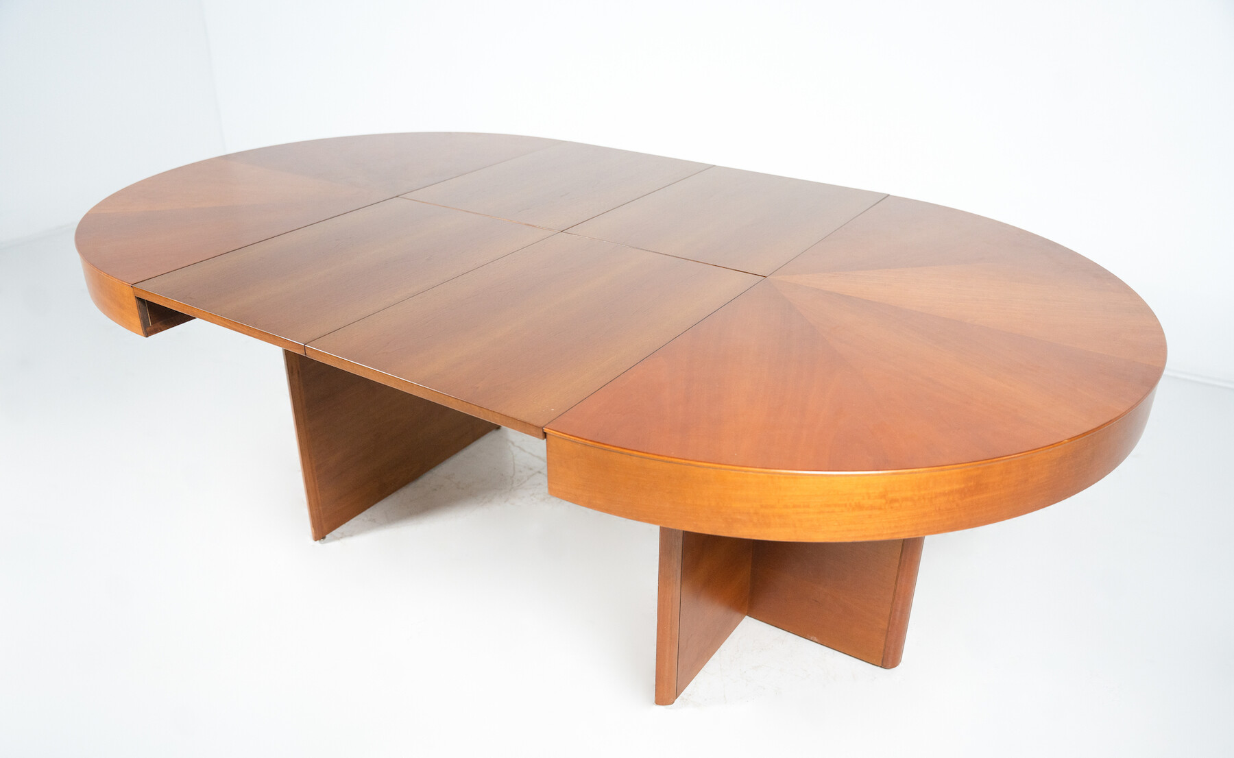 Mid-Century Round Dining Table by Tito Agnoli for Molteni, 1970s