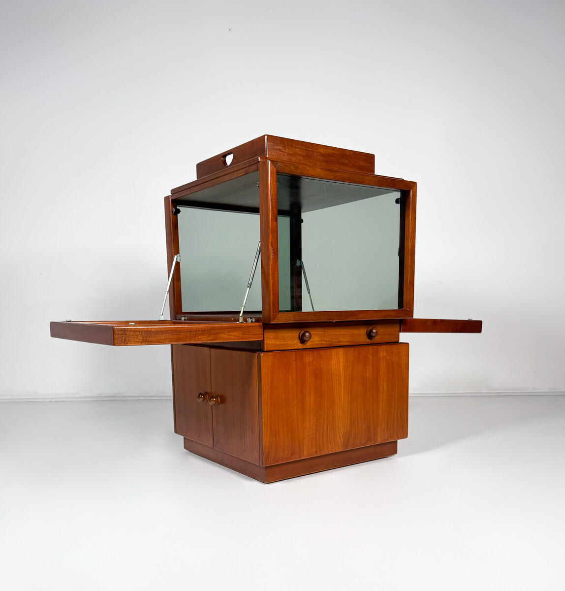 Mid-Century Wooden Bar Cabinet on wheels by Gianfranco Frattini for Bernini, 1970s