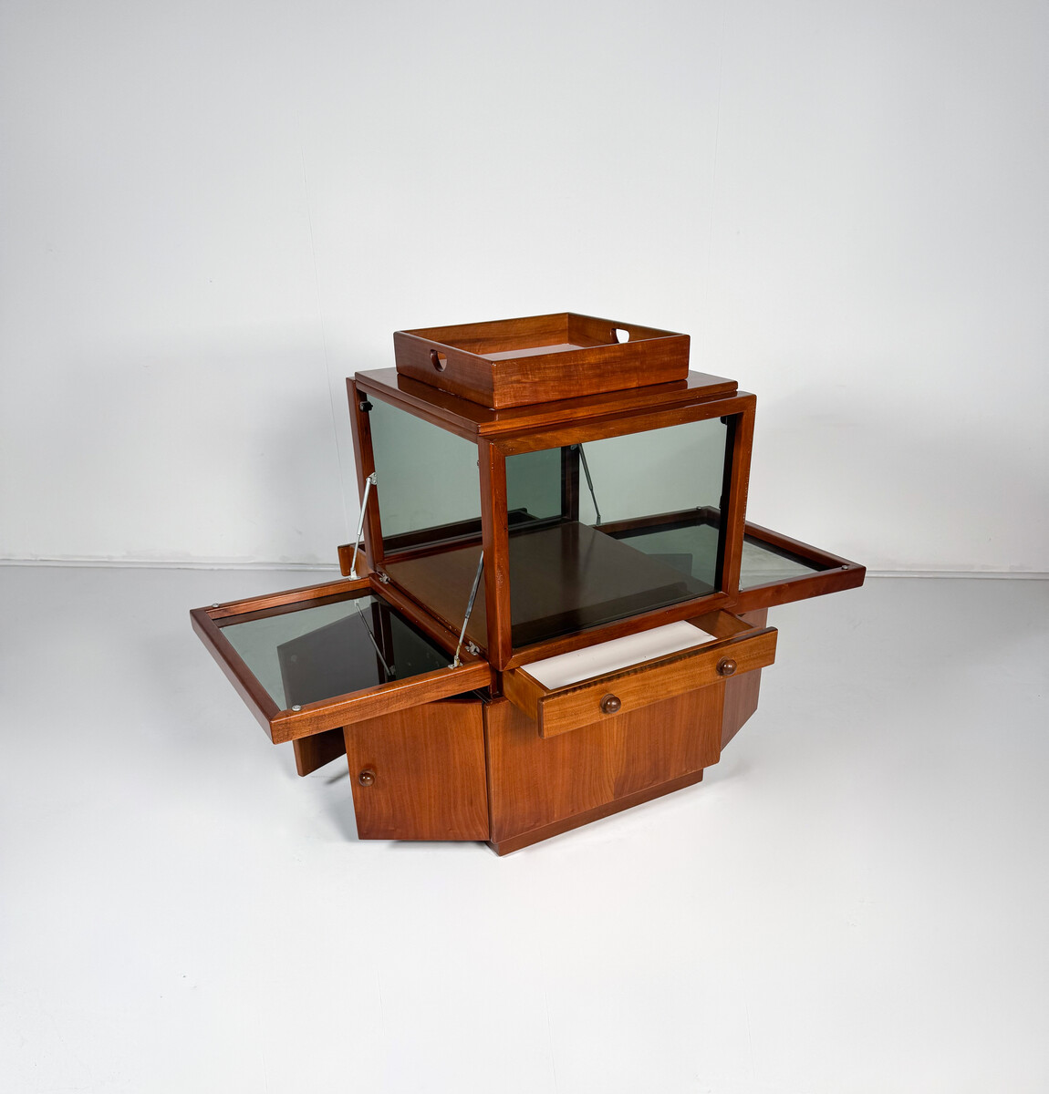 Mid-Century Wooden Bar Cabinet on wheels by Gianfranco Frattini for Bernini, 1970s