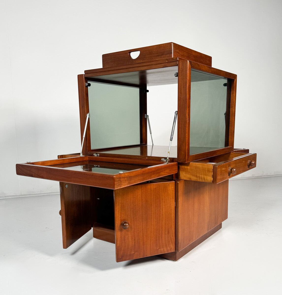 Mid-Century Wooden Bar Cabinet on wheels by Gianfranco Frattini for Bernini, 1970s