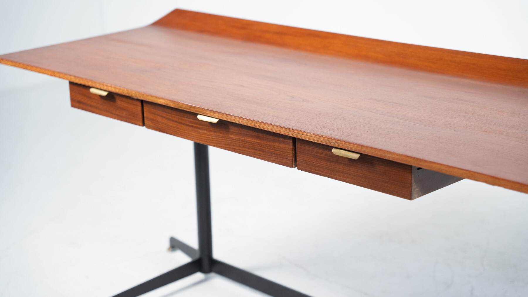 Mid-century Wooden Desk with Drawers by Osvaldo Borsani for Tecno - Italy 1958