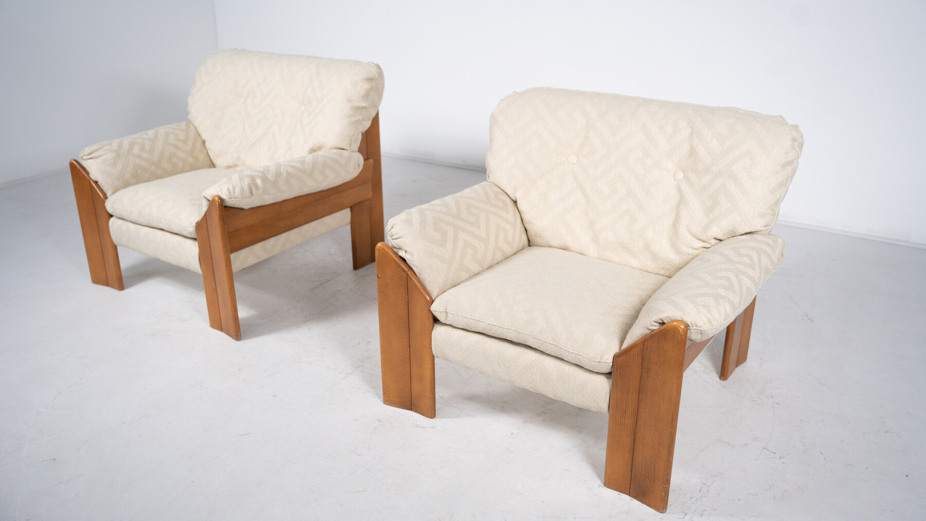 Pair of Mid Century Modern Armchairs by Sapporo for Mobil Girgi