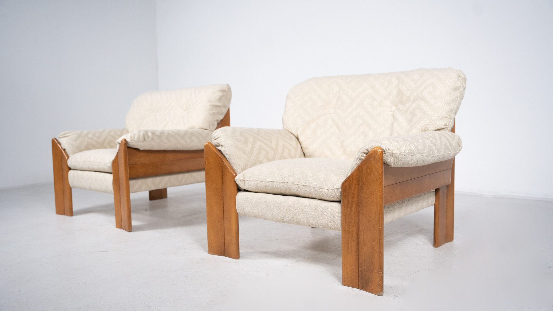 Pair of Mid Century Modern Armchairs by Sapporo for Mobil Girgi